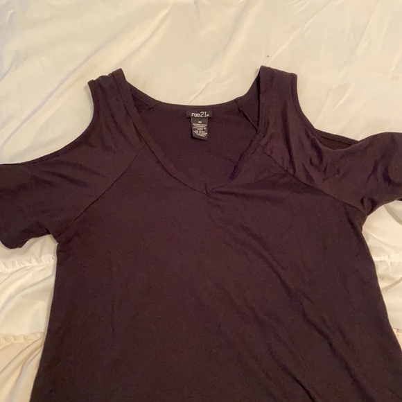 Cold shoulder top - Picture 2 of 2
